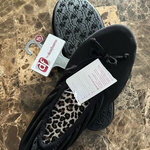 Dearfoams Women's Black Slippers with Bow